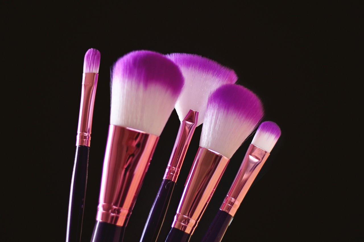 makeup brushes, brushes, bristles-4198072.jpg