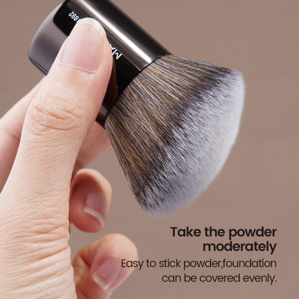 Slanted head short handle makeup brush - Image 3