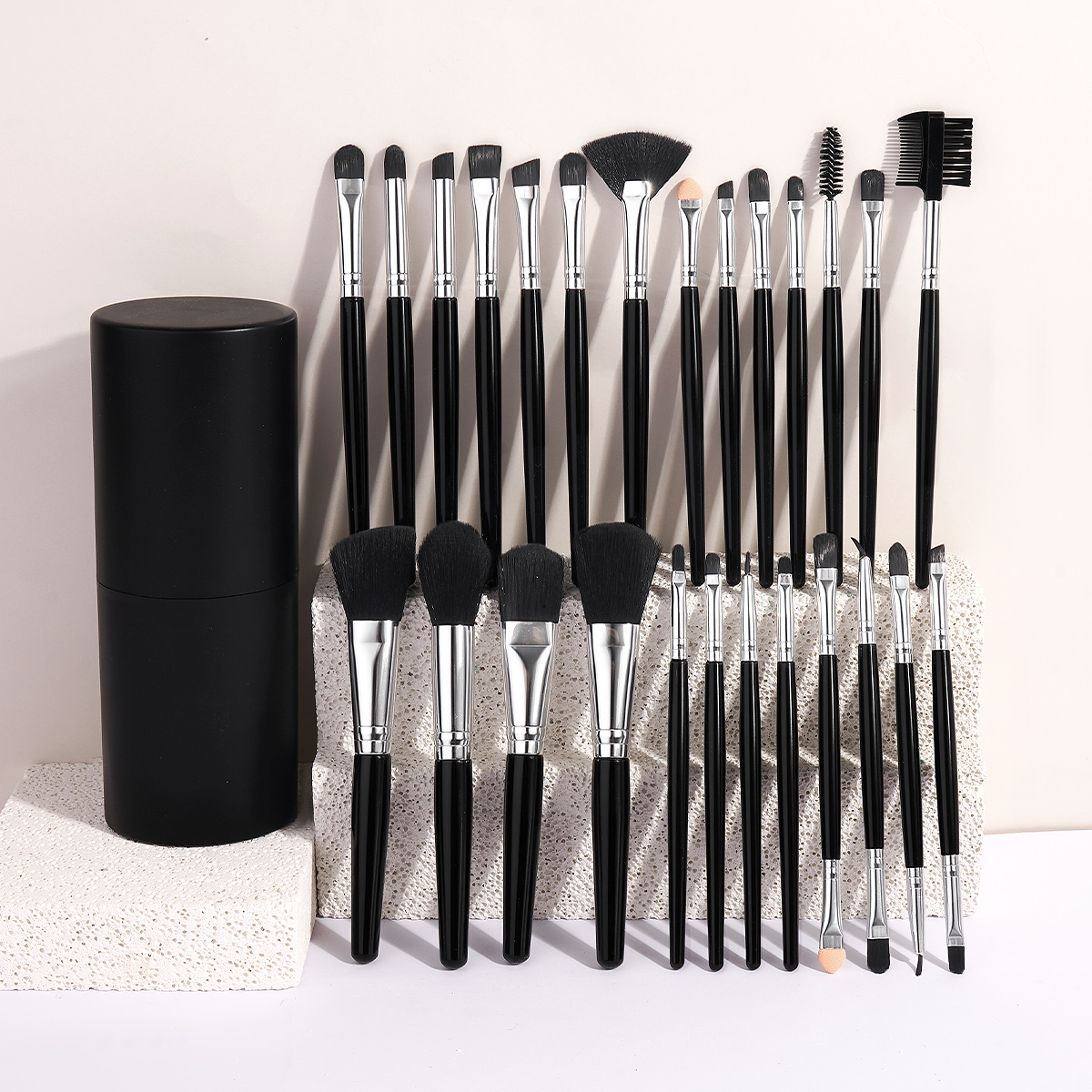 MAANGE Wholesale Exclusive 26PCS Makeup Brush Set Custom Logo Innovative Makeup Brushes High-Density Makeup Brush Set - 图片 2