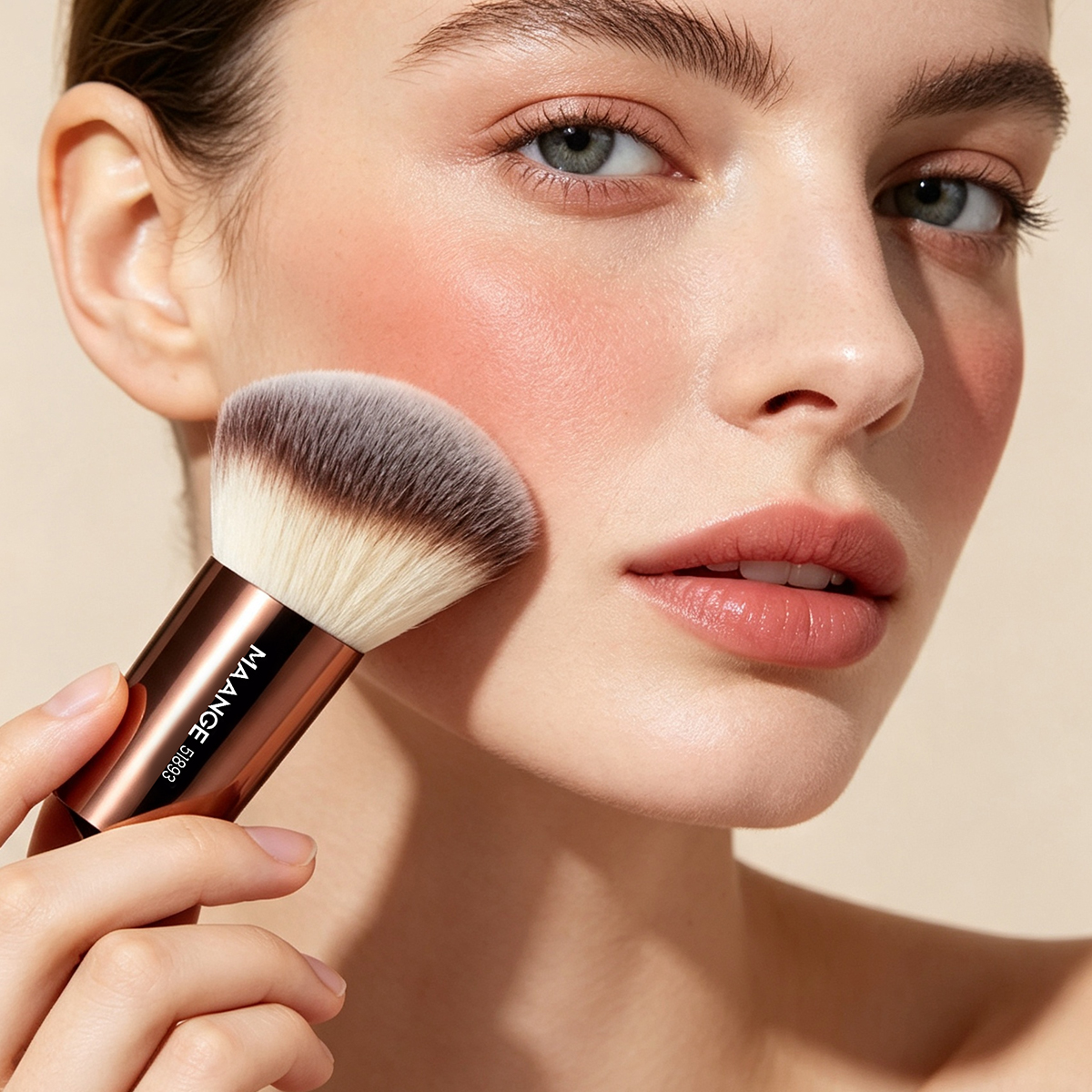 MAANGE Wholesale 3pcs Professional Makeup Brush Set Loose Powder Foundation Blush Contouring Professional Makeuop Brush Set - 图片 4