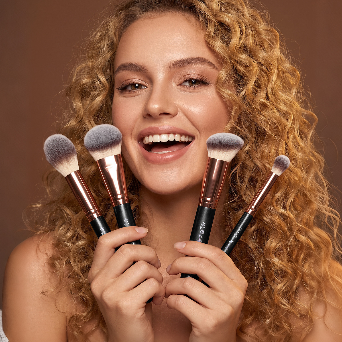 Maange Professional 4pcs Makeup Brush Set Custom OEM&ODM Logo Natural Wholesale Makeup Tools Makeup Brushes Kit - 图片 5